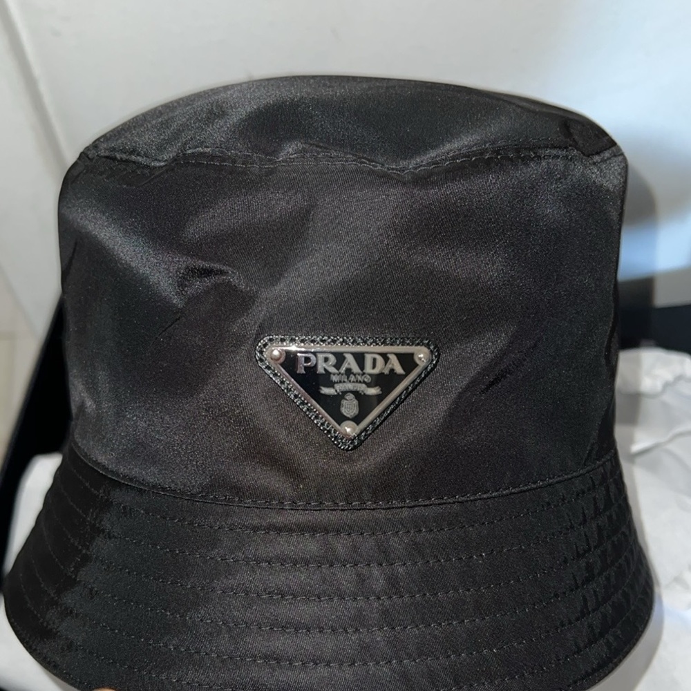 Prada - Picture 3 of 5